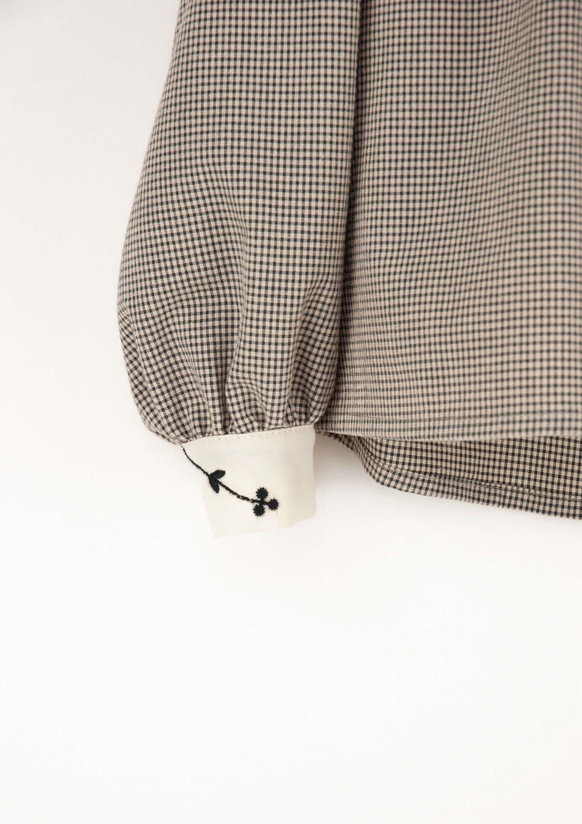 13.2 Black gingham blouse with baby collar-Popelin