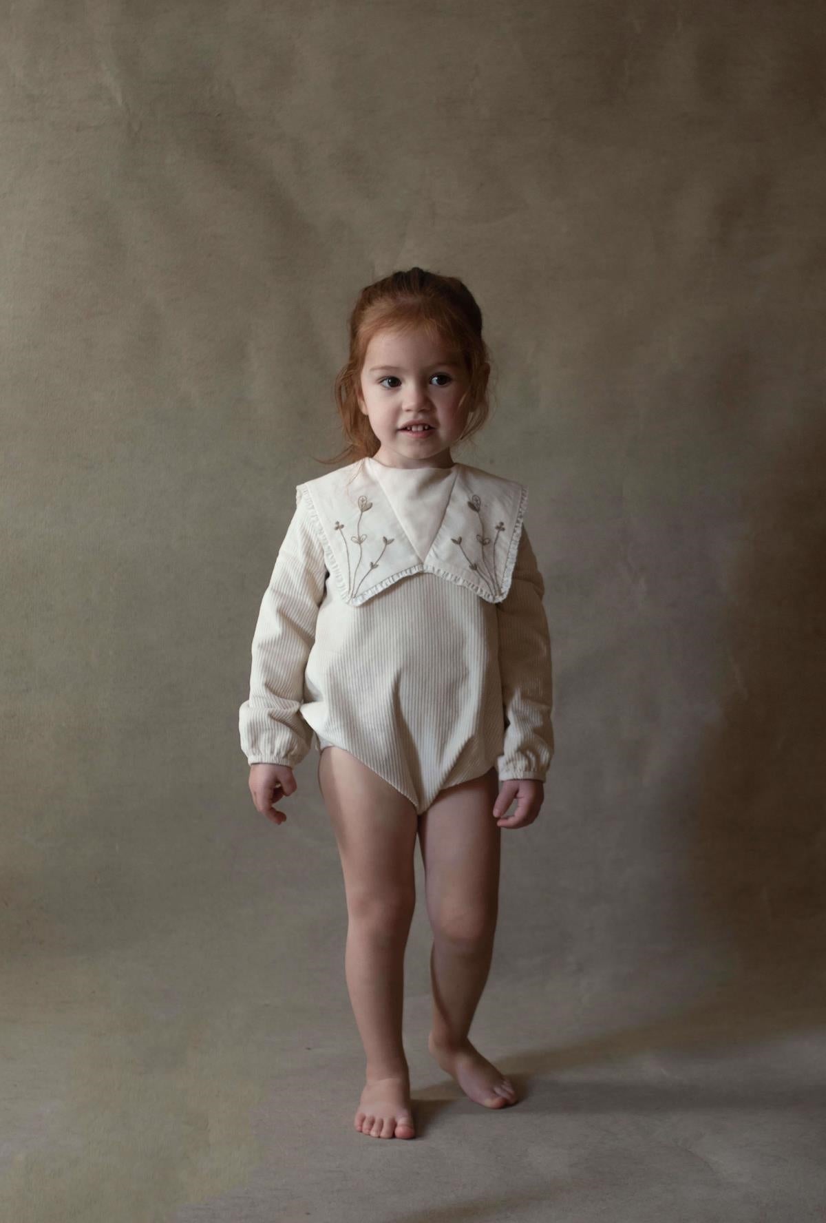 1.1 Off-white romper suit with oversized bib collar-Popelin