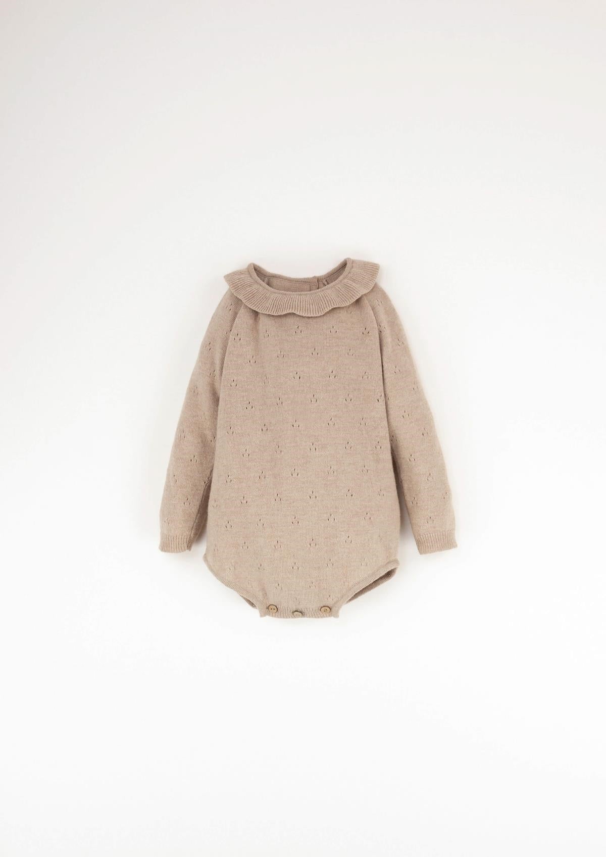 5.2 Beige knitted romper suit with frilled collar-Popelin