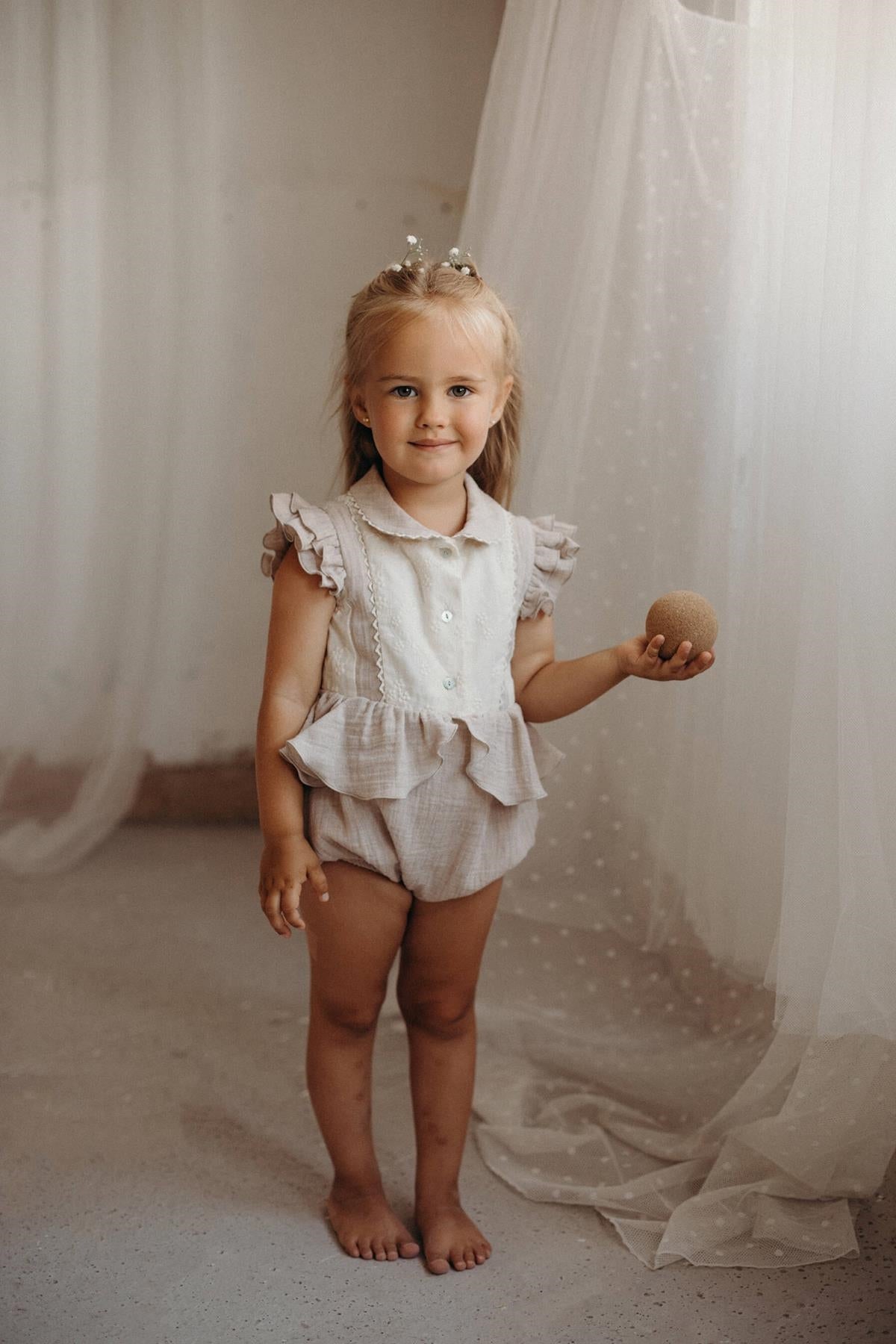 Organic sand romper suit with collar-Popelin